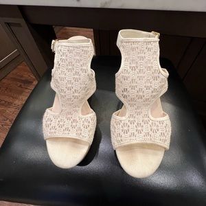 Cream open toe wedges NEW size 9 perfect Summer shoe!